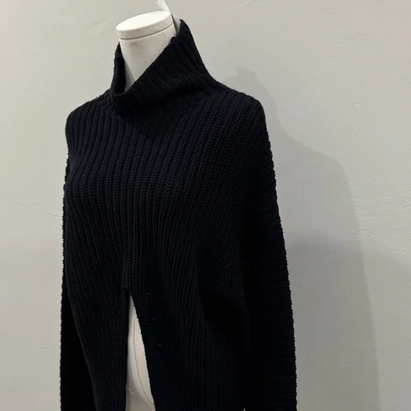 NWT 🖤 RTA Black Cotton Turtleneck Sweater with Front Slit – Size Large